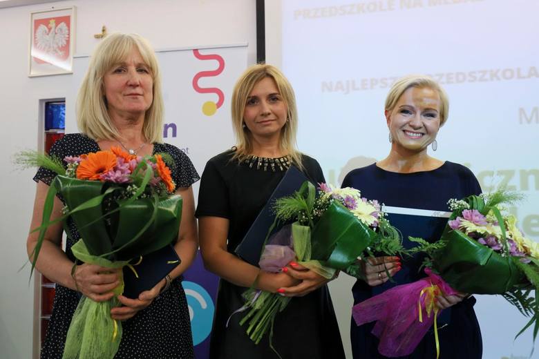 Przedszkole na Medal 2018 - gala podsumowująca plebiscytOd lewej: Jadwiga Juchniewicz, Marzena Dąbrowska-Kałmucka i Agnieszka Jesionek, reprezentowały