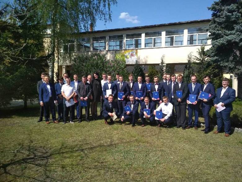 Zakończenie roku szkolnego klas maturalnych ZSP nr 1 w Łowiczu [ZDJĘCIA]