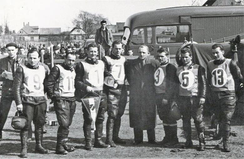 Przed meczem w Hradec Kralove (Czechosłowacja) w 1956 roku.