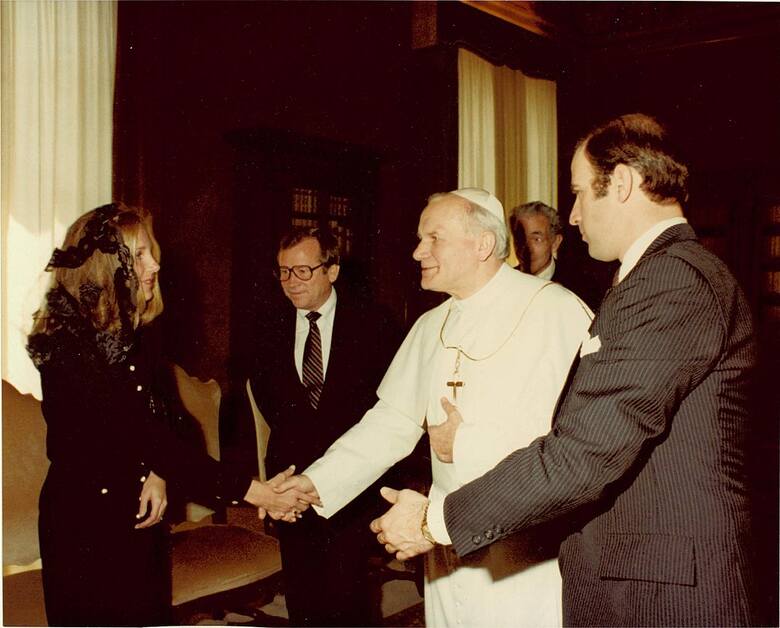 Spotkanie przyszłej pary prezydenckiej z Janem Pawłem II w Watykanie w 1980 roku.