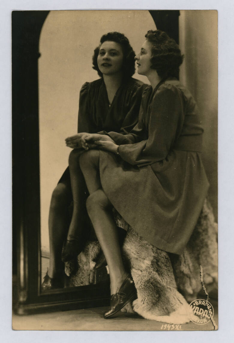 Portret kobiety; atelier Bracia Karaś, 1943.
