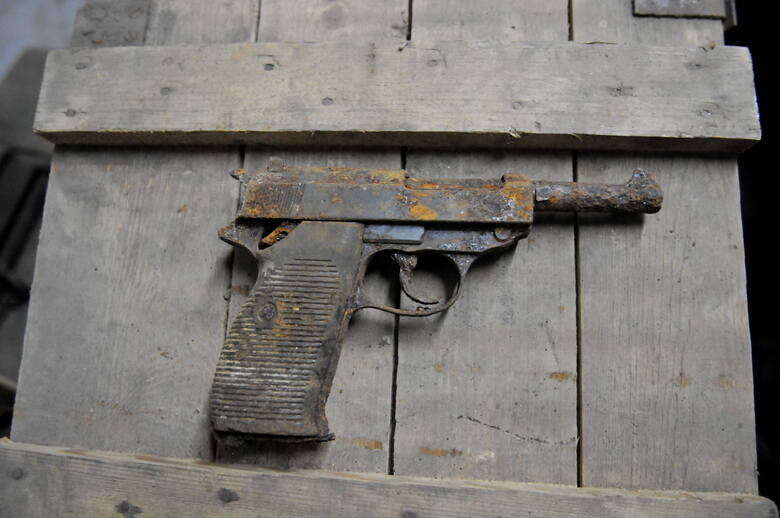 Takie pistolety odnaleziono w odkrytej w 1998 4. kazamacie bastionu Król. Część z nich trafiła do muzeów.