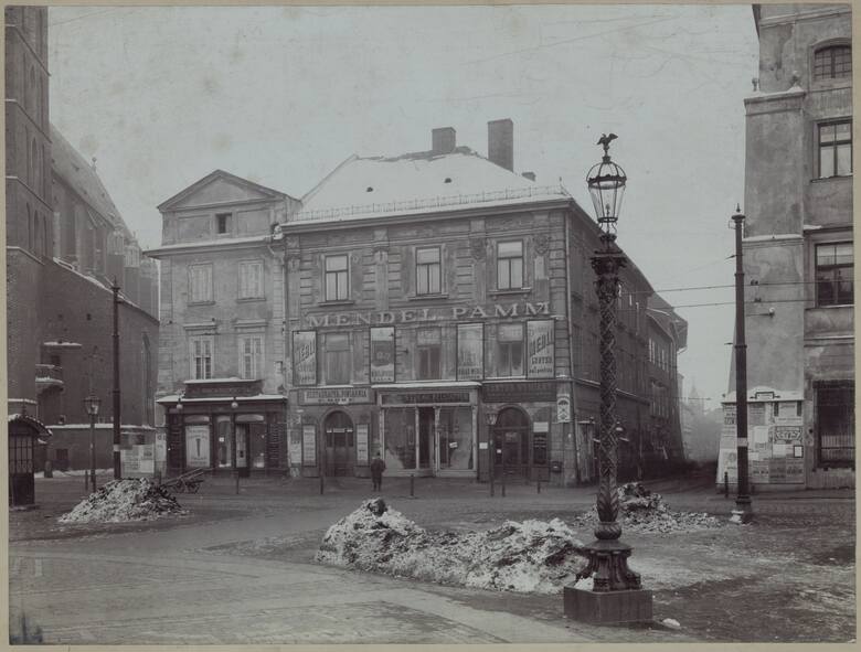 Nieistniejące kamienice w Rynku Głównym 4 i 5; fot. Antoni Pawlikowski, przed 1907. 