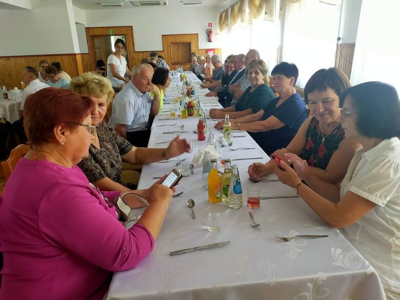 Światowy Dzień Dziadków i Osób Starszych. Caritas Diecezji Rzeszowskiej zorganizowała spotkanie dla ponad 100 seniorów [ZDJĘCIA]