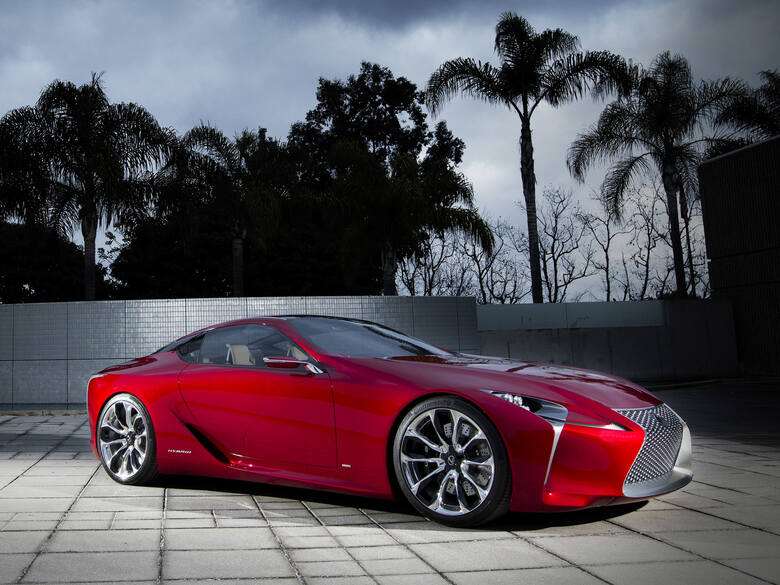 Rok 2012 przyniósł premierę koncepcyjnego coupe LF-LC (Lexus Future Luxury Coupe). Lekkie nadwozie, w konstrukcji którego zastosowano węglowe kompozyty