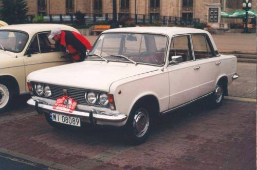 Fot. archiwum: Rok 1967 – rusza produkcja Polskiego Fiata 125p – „dumy polskiego inteligenta”. Samochód miał chromowany wlot powietrza do chłodnicy i