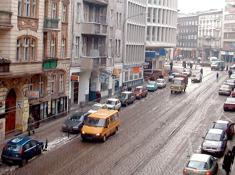 Tak wyglądał Poznań w roku 2000. Pamiętacie takie miasto? Wybierzcie się z nami w podróż do przeszłości, oglądając zdjęcia archiwalne w naszej galerii. <br /> <br />...