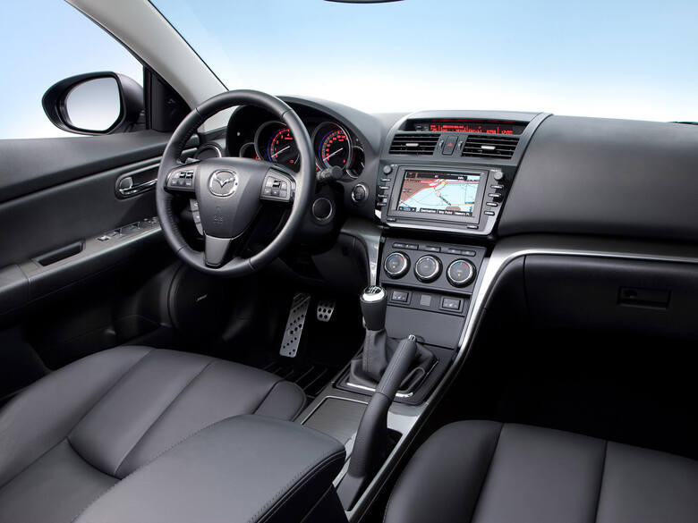 W 2010 roku Mazda 6 przeszła lifting obejmujący kilka istotnych elementów. Po niewielkich modyfikacjach gama silników zyskała nieco większą moc. Prawdziwa