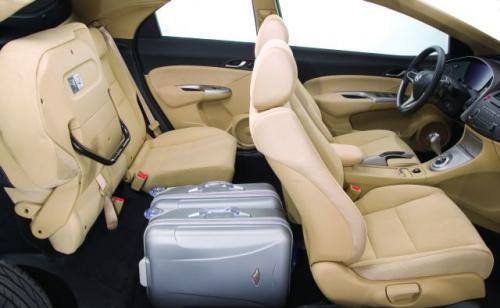 Fot. Honda: Siedzisko tylnej kanapy można podnieść uzyskując dodatkową przestrzeń bagażową, która w normalnym położeniu tylnej kanapy wynosi 485 l.