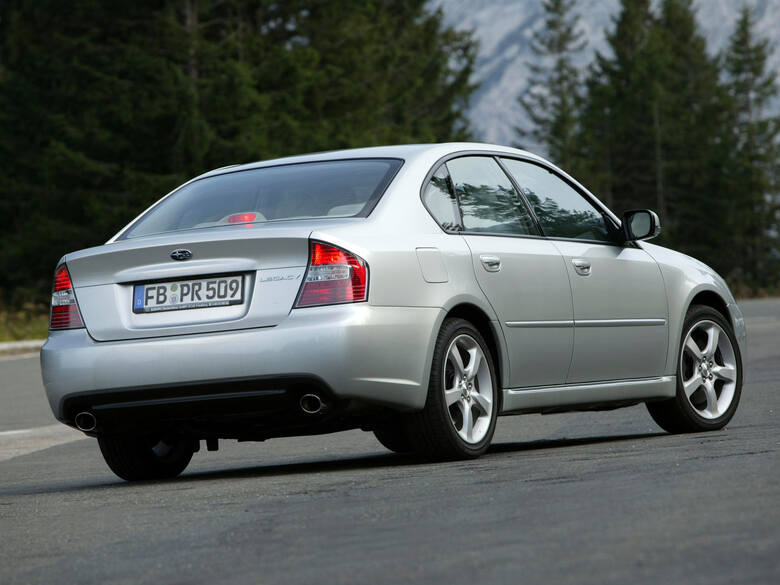 Używane Subaru Legacy IV (2003-2009)Subaru klasy średniej wygląda zwyczajnie, ale to prawdziwy oryginał – ma niecodzienne silniki typu „bokser” i symetryczny