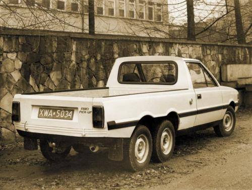Fot. archiwum FSO: Prototyp 3-osiowego Poloneza Pickup (1981 r.) o ładowności 1000 kg. Skrzynia ładunkowa została zespolona z kabiną kierowcy z wydłużonymi
