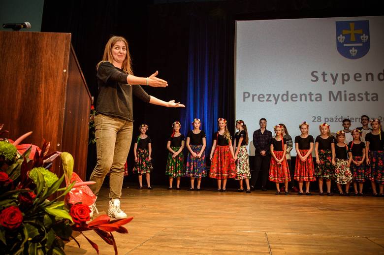 Stypendia prezydenta Skierniewic dla najlepszych uczniów [ZDJĘCIA]