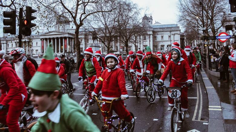 Londyński rajd rowerowy pokazuje, że święty Mikołaj może liczyć na wielu pomocników!