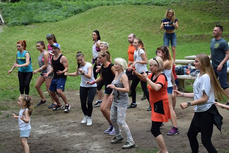 Skierniewiczanki od lat ćwiczą dla swojego zdrowia i urody. Być może stąd się bierze popularność fitness clubów, które w Skierniewicach wyrastają jak grzyby po deszczu. Rezultaty widać gołym okiem na ulicach, zwłaszcza podczas słonecznego lata, które właśnie się zaczyna.