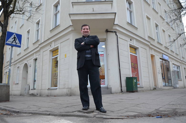 Henryk Szymczak ma sklep w kamienicy z odnowioną fasadą