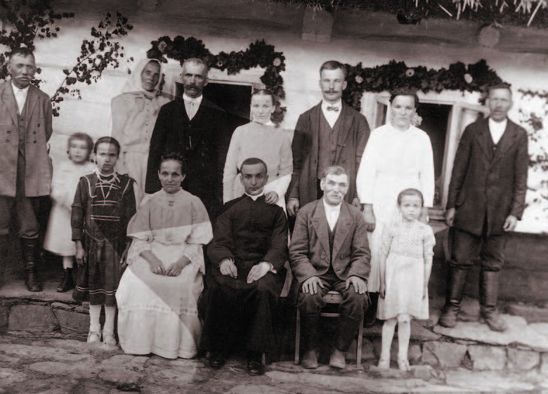 Ks. Ludwik Kowalski podczas prymicji w Łososinie Górnej w 1926 r. Pochodził z chłopskiej rodziny