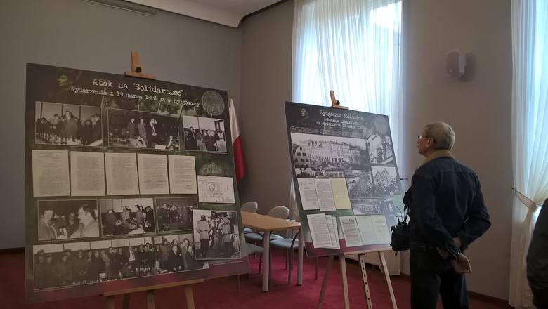 W jednej z sal Kujawsko-Pomorskiego Urzędu Wojewódzkiego przygotowano  wystawę zdjęć z 19 marca 1981 r