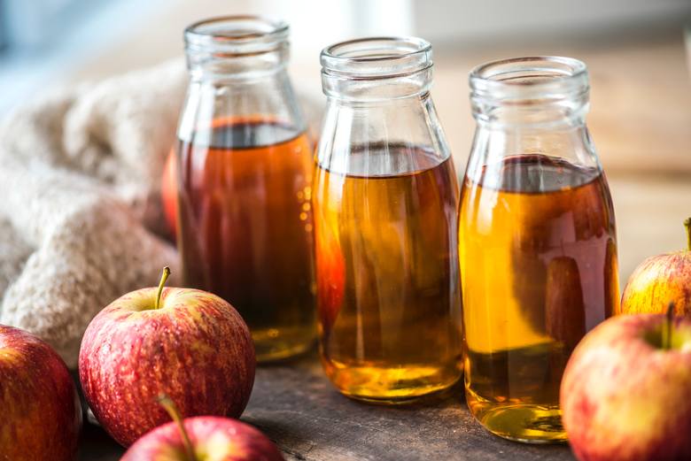 Niektóre wersje diety jabłkowej dopuszczają spożywanie jabłek w postaci soku, ale nie jest to zalecane zwłaszcza wtedy, gdy jest on klarowny, czyli całkowicie