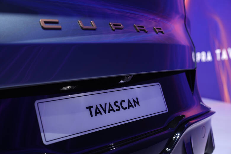 CUPRA Tavascan to nowy bezemisyjny model, który wywodzi się bezpośrednio z samochodu koncepcyjnego o tej samej nazwie, zaprezentowanego na salonie samochodowym