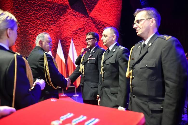 Odznaczenia strażakom z okazji ich święta w maju wręczano w sali na Jordankach