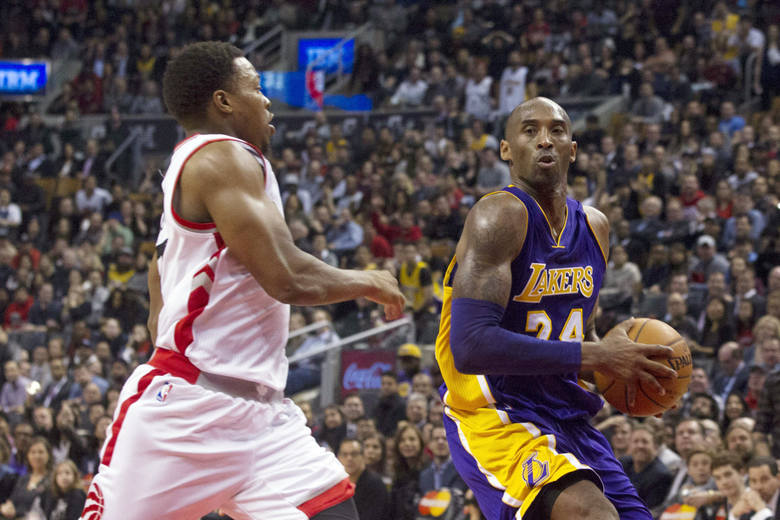 Kobe Bryant, najlepszy koszykarz XXI wieku, kończy karierę. 