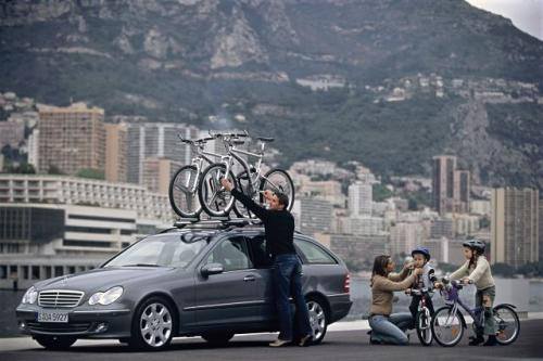 Fot. Mercedes-Benz: Do wzrostu zużycia paliwa przyczyniają się również opory aerodynamiczne, np. bagażników dachowych.