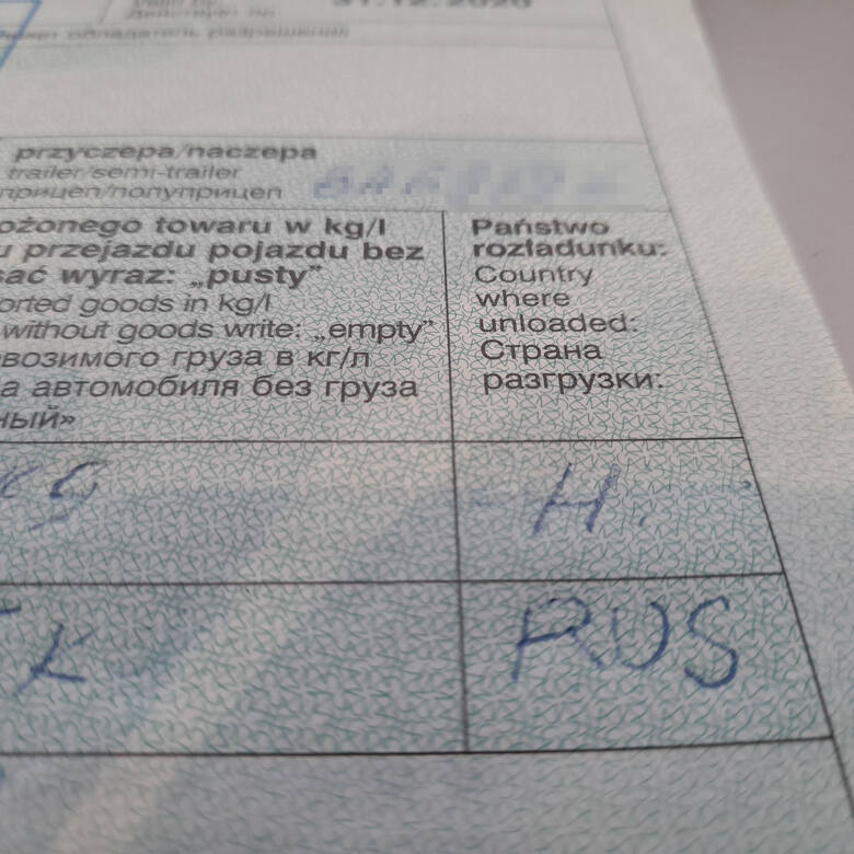 Zezwolenie na transport, które rosyjski kierowca okazał inspektorom Inspekcji Transportu Drogowego z Krakowa, zostało wypełnione zmywalnym atramentem.