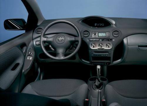 Fot. Toyota: Tablica przyrządów w postaci wyświetlacza wbrew obawom jest czytelna.