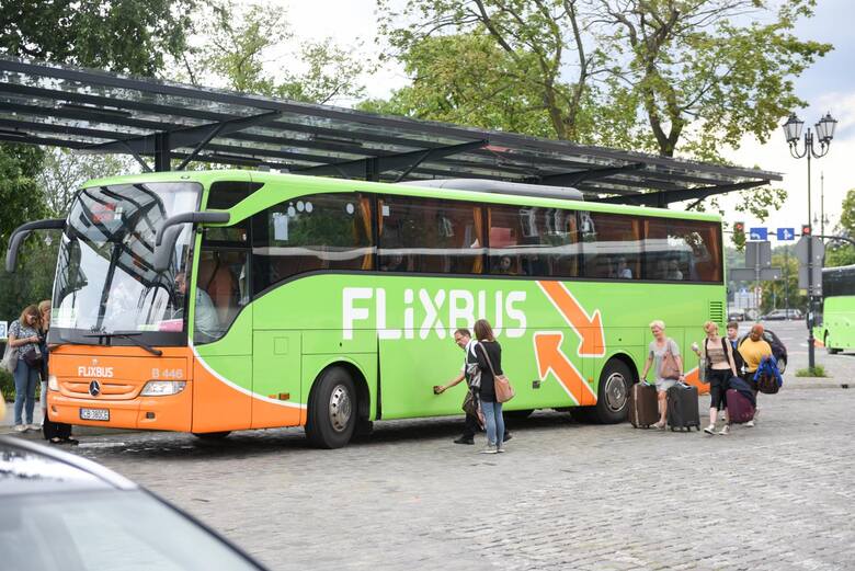W Polsce działa wielu prywatnych przewoźników, których autobusy docierają do miast, miasteczek i wiosek w całym kraju. Odpowiednie zaplanowanie podróży,