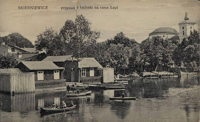 Lata 1900-1918, Przystań na rzece Łupi. Po prawej kościół św. Jakuba. 