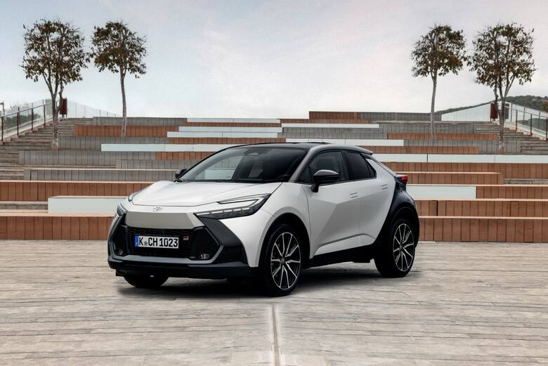 W rekordowym 2023 roku Toyota sprzedała w Polsce 101 100 samochodów.