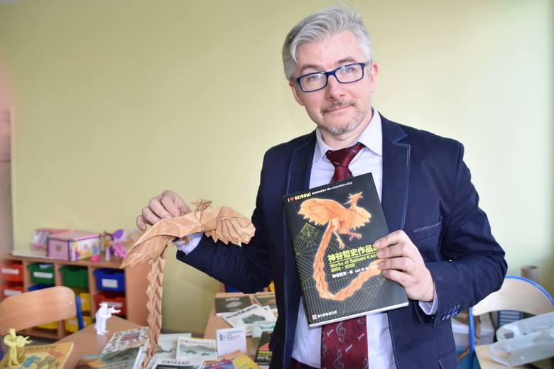 Sławomir Kozłowski - dyrektor Ogólnokształcącej Szkoły Muzycznej I stopnia w Zielonej Górze – origami fascynuje się od dziecka.