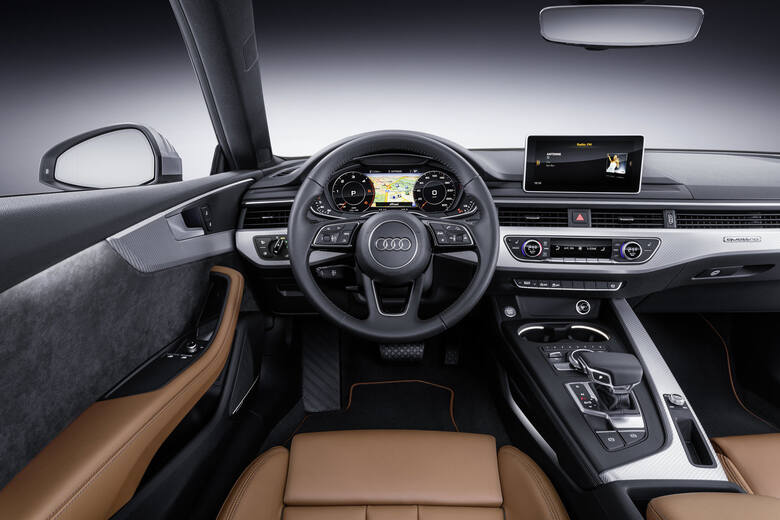 Audi A5 CoupeAudi zachowuje sportowy charakter, ale jego linia nadwozia posiada teraz mocniejsze wytłoczenia i wyraźniej zarysowane błotniki. Zdecydowano
