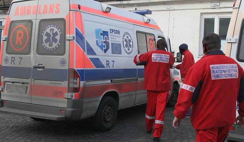 Żory: 50-latek uszkodził ambulans i próbował pobić ratowników WPR 