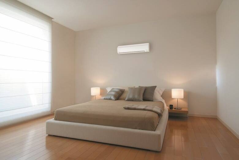 Na 1 m² powierzchni pomieszczenia powinno przypadać 0,1 kW mocy chłodniczej.