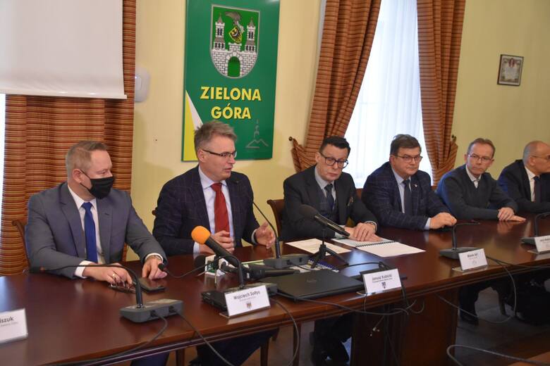 Konferencja prasowa w sprawie obwodnicy zachodniej - za 358 mln zł - Zielona Góra - 3 stycznia 2022 roku.
