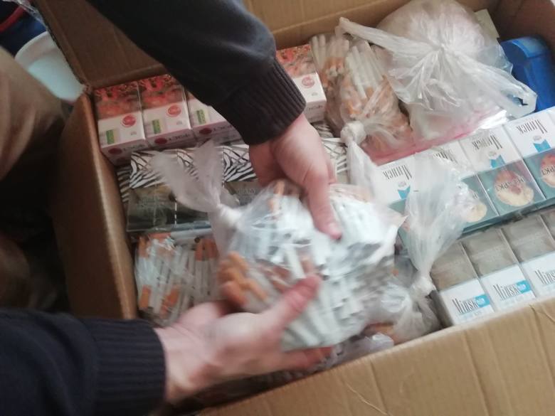 Policja skonfiskowała tysiące lewych papierosów