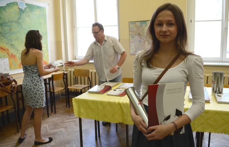 Zuzanna Taran, absolwentka III LO w Łodzi, jest zadowolona z uzyskanych na maturze wyników.   