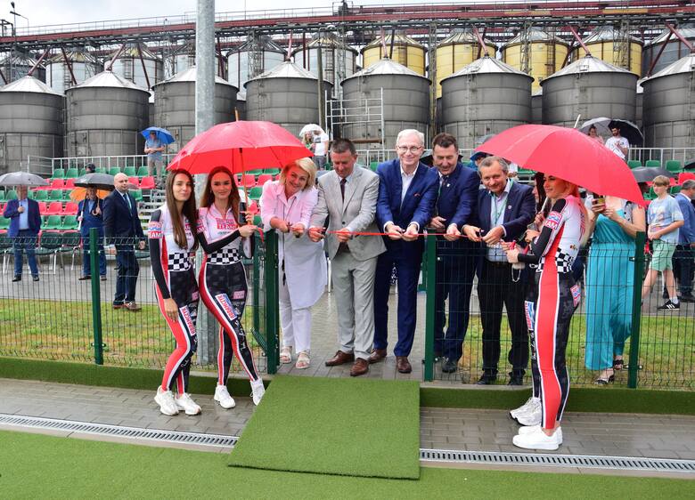 Tak było w Rogowie na otwarciu kompleksu sportowego. LKS Rogowo w powiecie żnińskim wreszcie z boiskiem dla hokeistów [zdjęcia] 