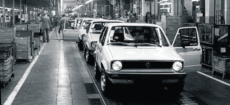 Początki wielkiej kariery. Rok 1976, Golf I na taśmie produkcyjnej w Wolfsburgu Fot:VW