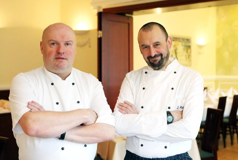 Nad smakiem potraw pracują szefowie kuchni Hotelu Atrium - Jerzy Miezio i Jarosław Helstajn.