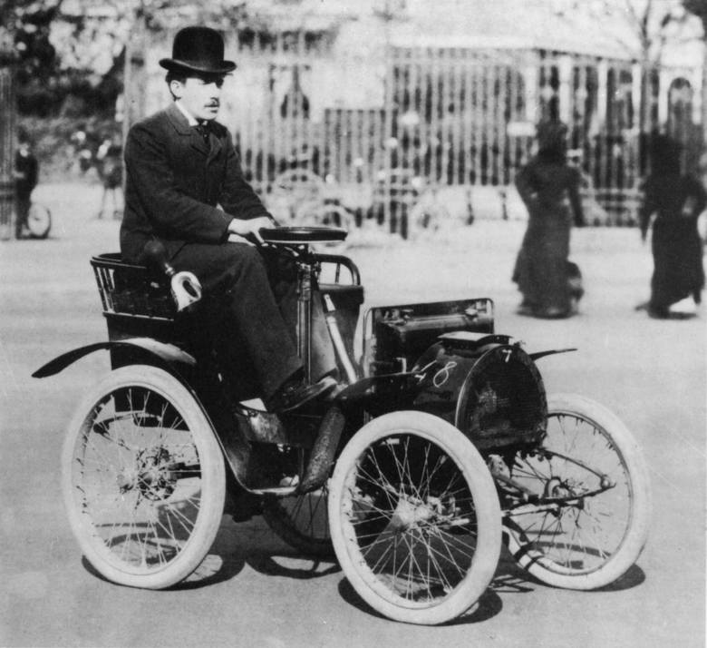 Louis Renault i jego Voiturette Type A - 1899 r. Fot: Renault