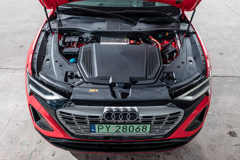Prezentacja odświeżonego Audi Q8 e-tron była świetną okazją do tego, aby na własnej skórze doświadczyć elektromobilności w dalekiej trasie. Fakt, to