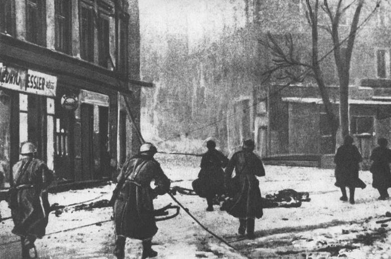 Zima 1945 roku: Armia Czerwona wkracza do Gliwic. Dla mieszkańców nastał czas czerwonego terroru