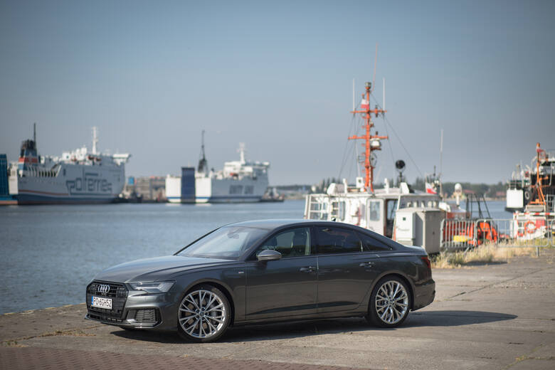 Zaprezentowane właśnie w Polsce nowe Audi A6 w zasadzie niczym nie zaskakuje. Z drugiej strony, auto robi niesamowite wrażenie poziomem technologii,