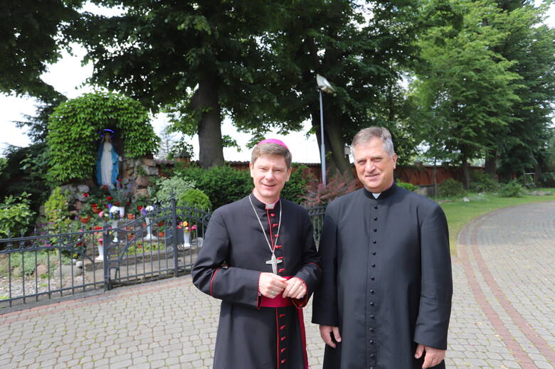 Biskup Witalij Kriwicki i proboszcz Edward Lisowski