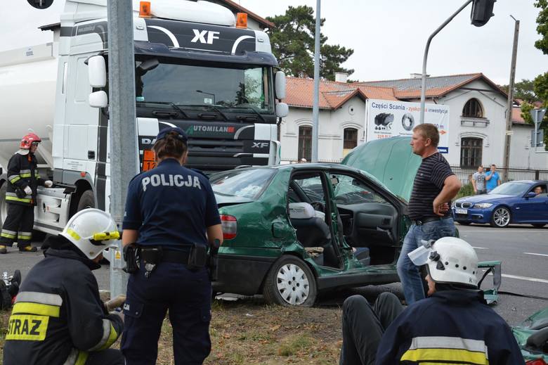 Wypadek w Łowiczu. Cztery osoby ranne (Zdjęcia)