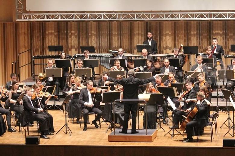Sezon artystyczny w filharmonii potrwa od 27 września 2019 do 19 czerwca 2020.