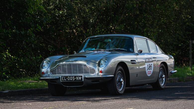 Kiedy dzisiaj słyszymy nazwę marki Aston Martin, od razu przywołuje ona skojarzenie z Agentem Jej Królewskiej Mości