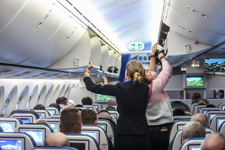 Stewardessy na pokładzie samolotu
